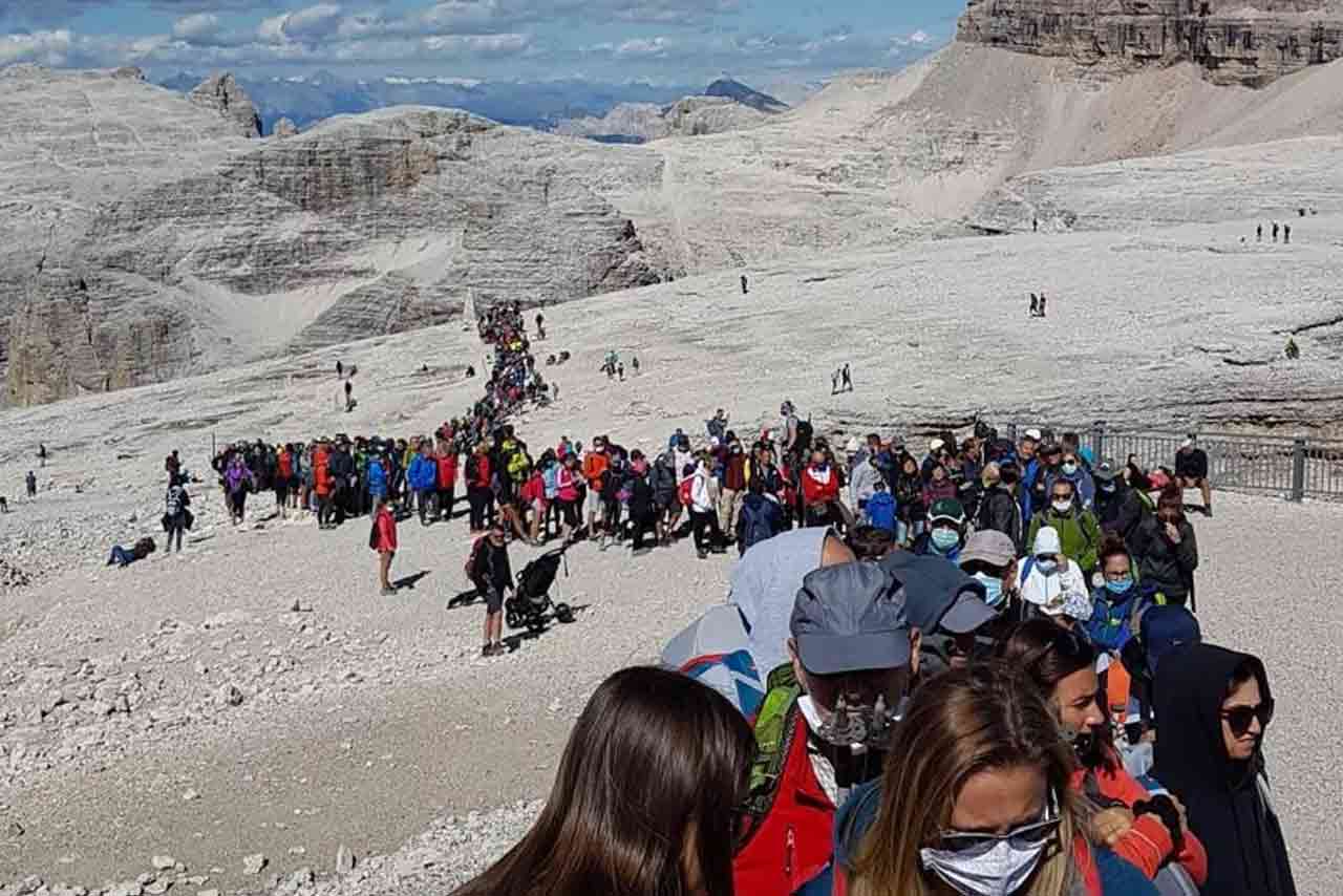 overtourism dolomiti